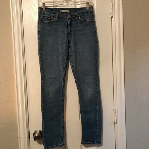 Levi’s Light Wash - Picture 5 of 6